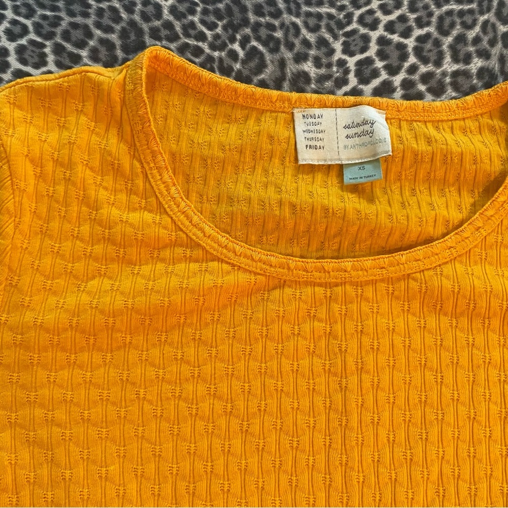 Anthropologie Saturday Sunday Textured Short Sleeve Yellow Gold Knit Tee XS - Picture 4 of 4